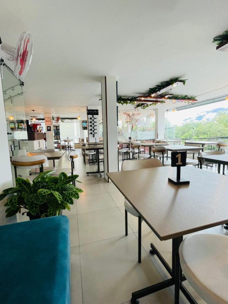atuntaqui-restaurant-familiar-cordus-imbabura-ecuador-cenas